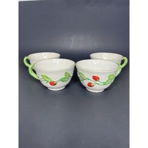 vintage Mottahedeh Design Strawberry Tea cup Set of 4